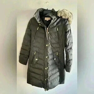 Warm puffer Michael kors army green removable faux fur collar classic Med coat